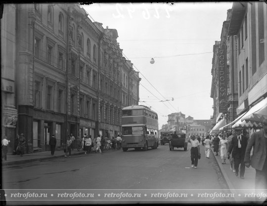 Москва, троллейбус на Тверской улице, 1930-е годы