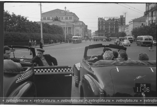 Москва, Театральная площадь, стоянка такси, 1950-е годы